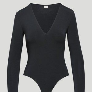 Wilfred Toulouse Bodysuit Long-sleeve V-neck bodysuit (Aritzia)